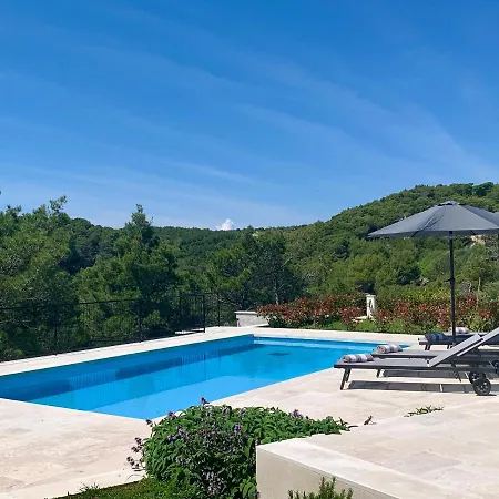 Pietra Villa