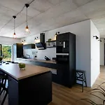 Pietra Βίλα *