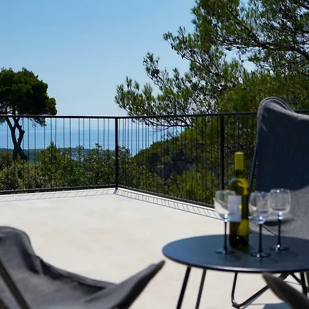 Pietra Villa