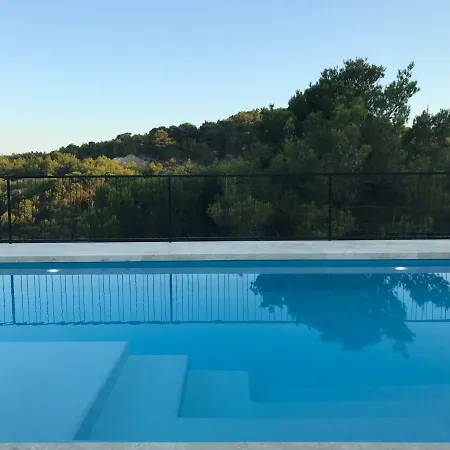 Pietra Villa Selca (Brac)