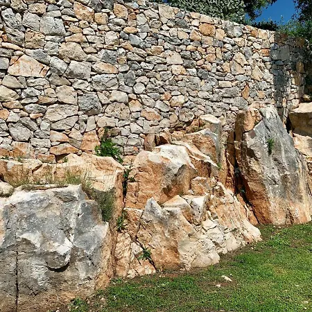 Pietra Villa