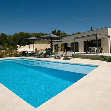Villa Pietra *