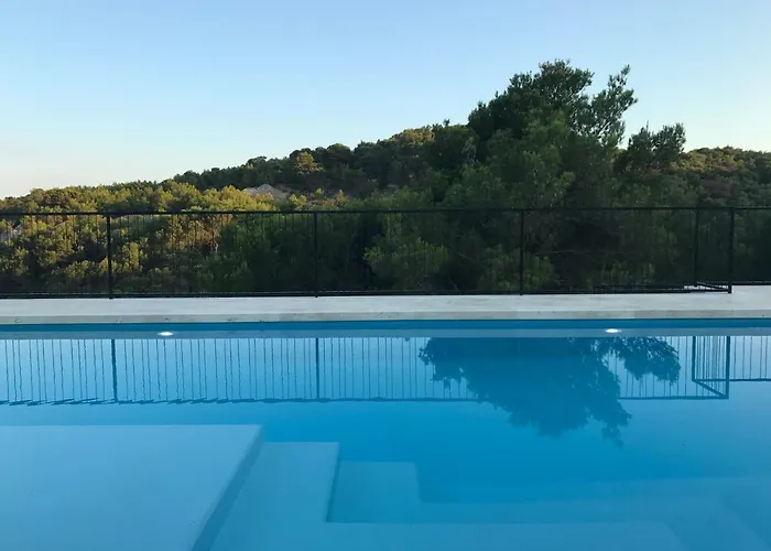 Pietra Βίλα Selca (Brac)